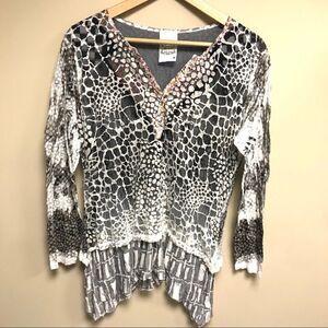 👠Flew De Lis Boho top animal print.   Size Med